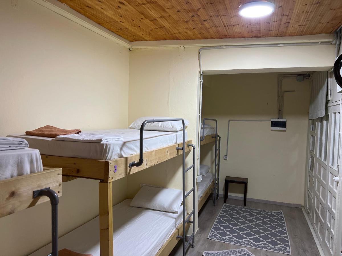 Zig Zag Hostel Τίρανα Εξωτερικό φωτογραφία