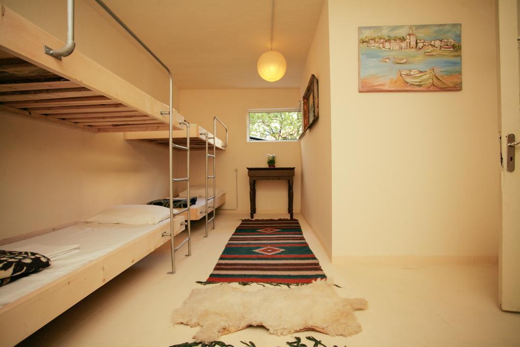 Zig Zag Hostel Τίρανα Εξωτερικό φωτογραφία