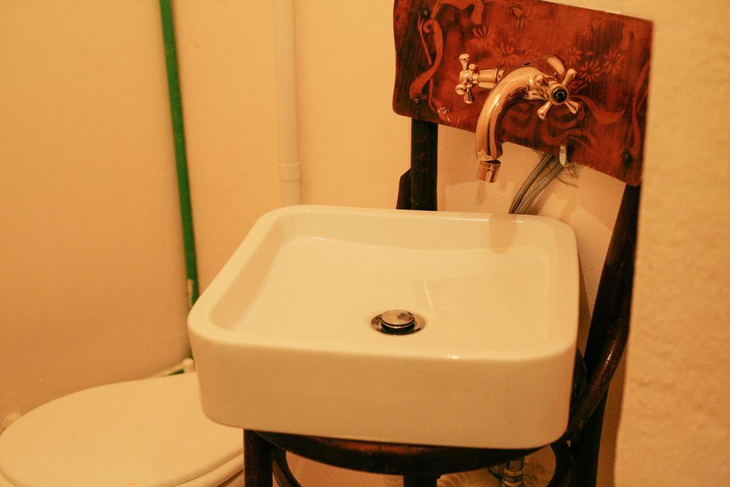 Zig Zag Hostel Τίρανα Εξωτερικό φωτογραφία