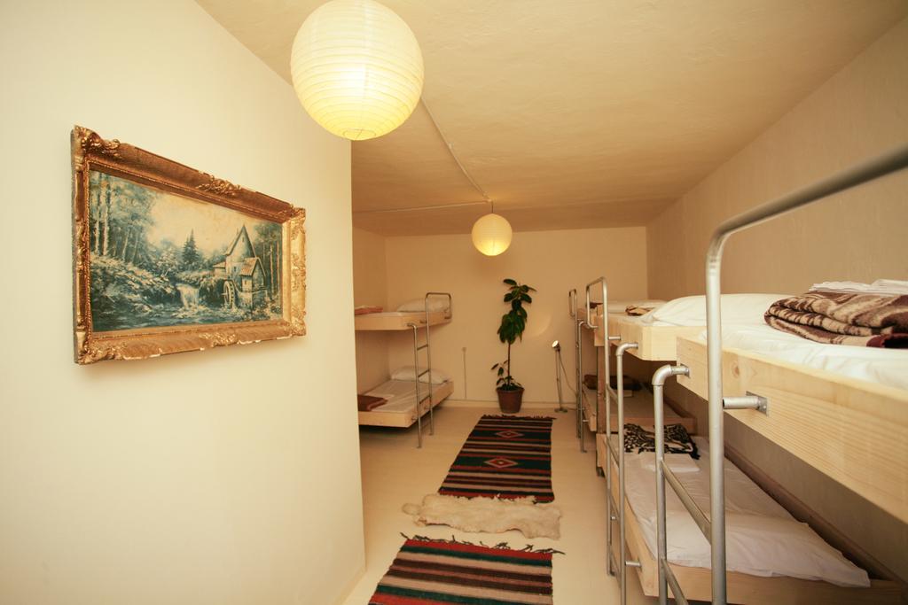 Zig Zag Hostel Τίρανα Εξωτερικό φωτογραφία