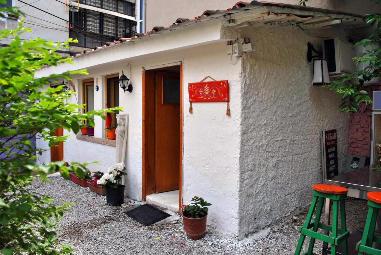 Zig Zag Hostel Τίρανα Εξωτερικό φωτογραφία